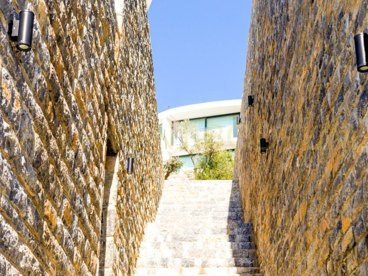 BODRUM YALIKAVAK'TA 5+2 DUBLEKS MÜSTAKİL HAVUZLU VİLLA