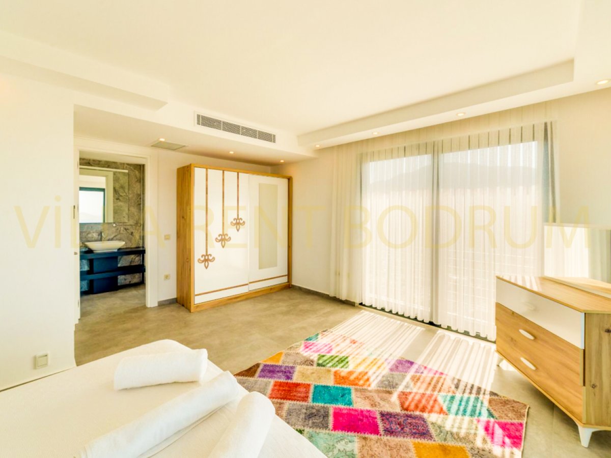 BODRUM YALIKAVAK'TA 5+2 DUBLEKS MÜSTAKİL HAVUZLU VİLLA