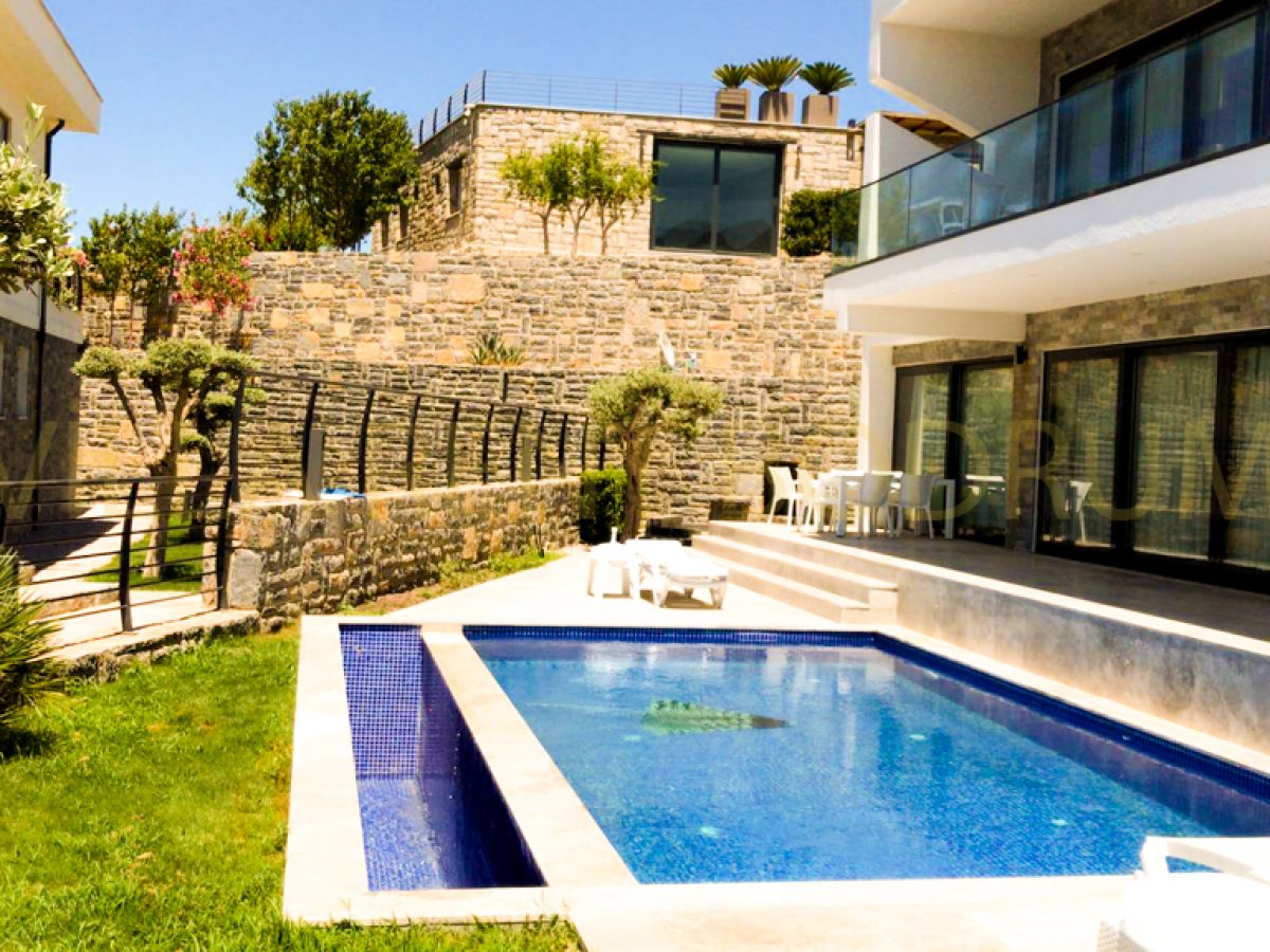 BODRUM YALIKAVAK'TA 5+2 DUBLEKS MÜSTAKİL HAVUZLU VİLLA