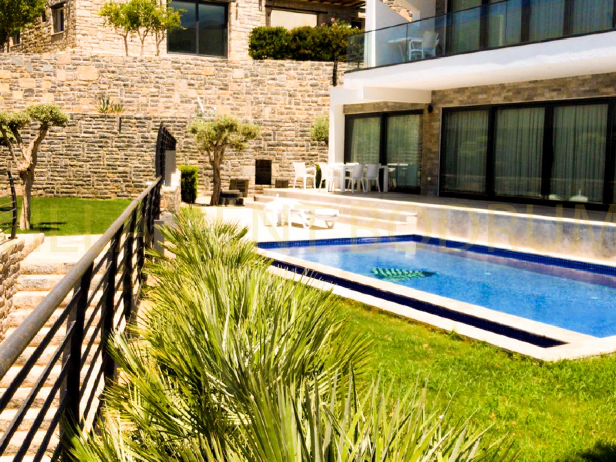 BODRUM YALIKAVAK'TA 5+2 DUBLEKS MÜSTAKİL HAVUZLU VİLLA