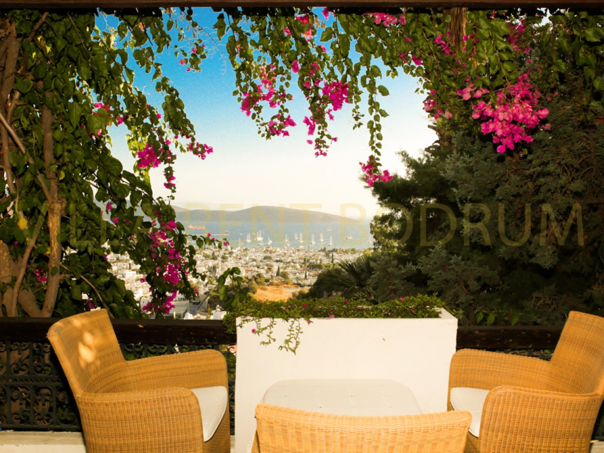 Bodrum Merkezde 3 Odalı Özel Havuzlu Müstakil Bahçeli Kiralık Yazlık Villa