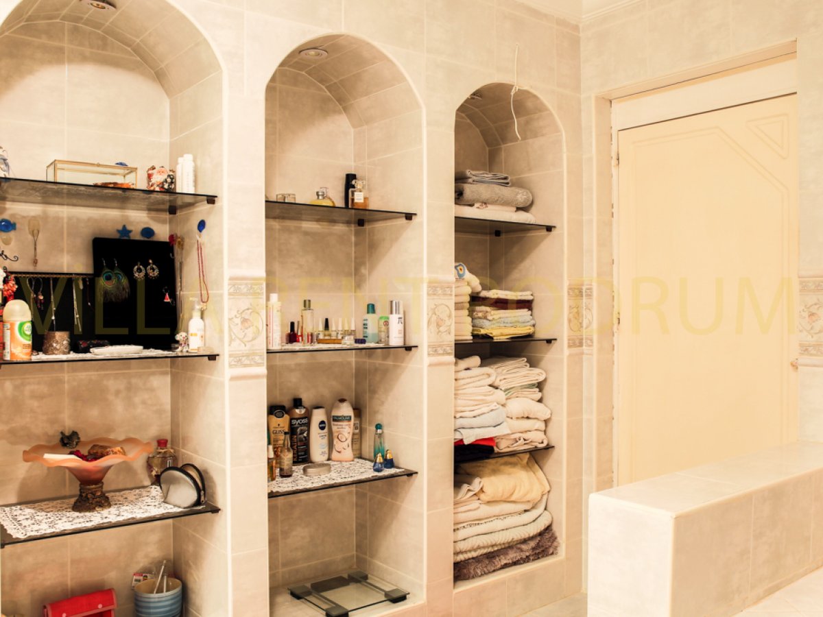 Bodrum Merkezde 3 Odalı Özel Havuzlu Müstakil Bahçeli Kiralık Yazlık Villa