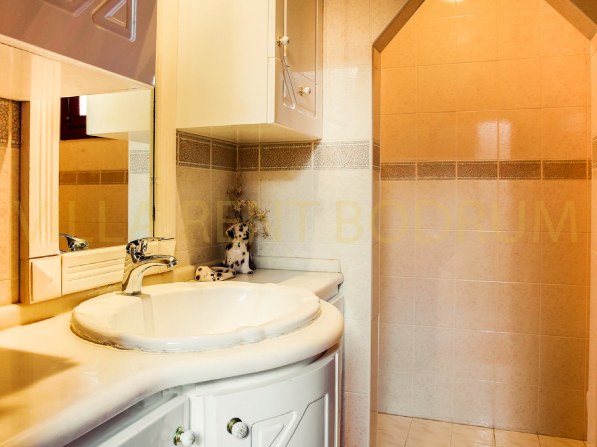 Bodrum Merkezde 3 Odalı Özel Havuzlu Müstakil Bahçeli Kiralık Yazlık Villa