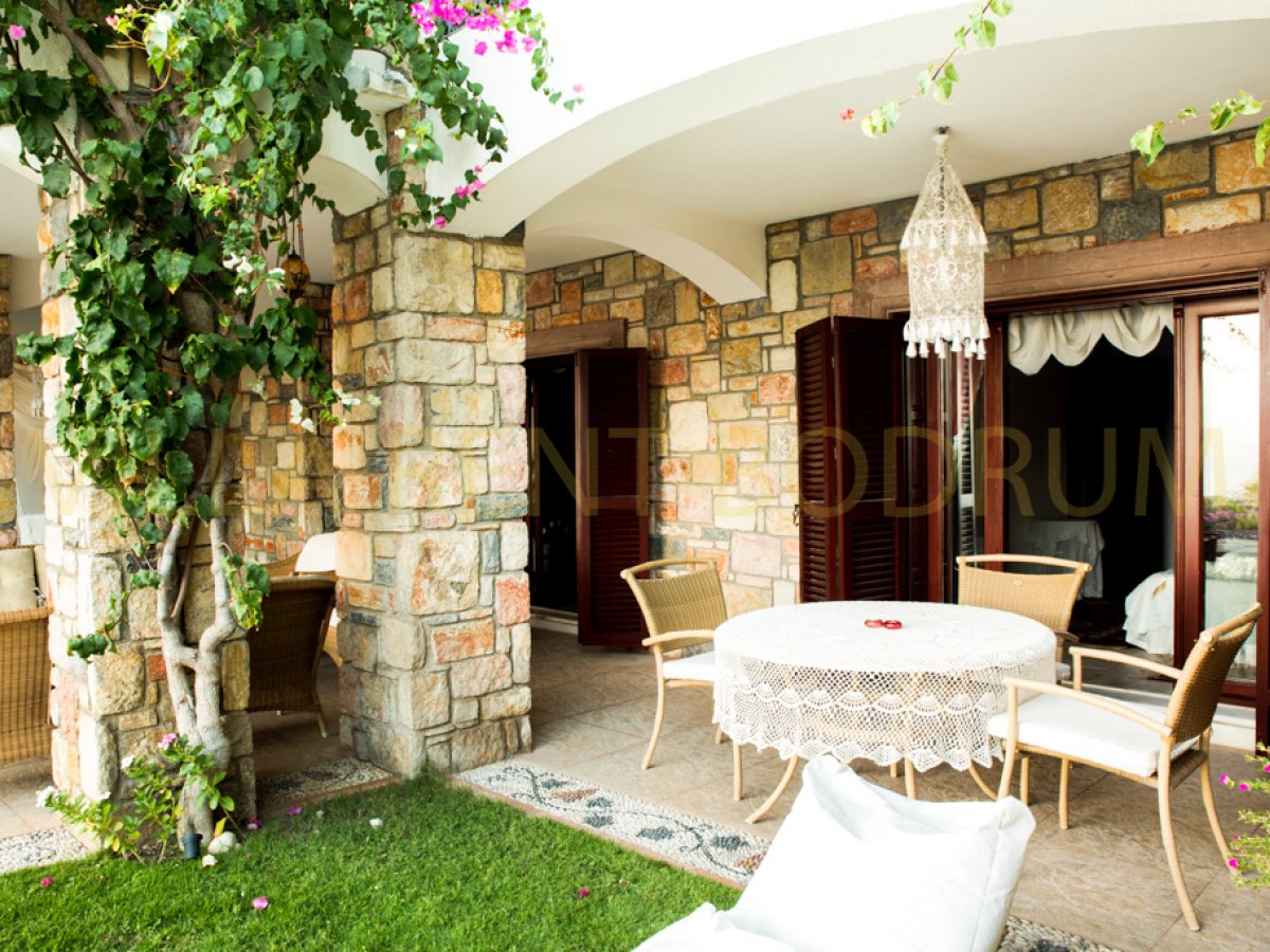 Bodrum Merkezde 3 Odalı Özel Havuzlu Müstakil Bahçeli Kiralık Yazlık Villa