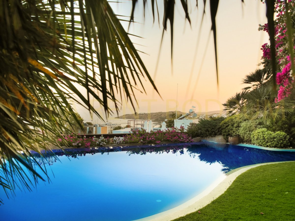 Bodrum Merkezde 3 Odalı Özel Havuzlu Müstakil Bahçeli Kiralık Yazlık Villa