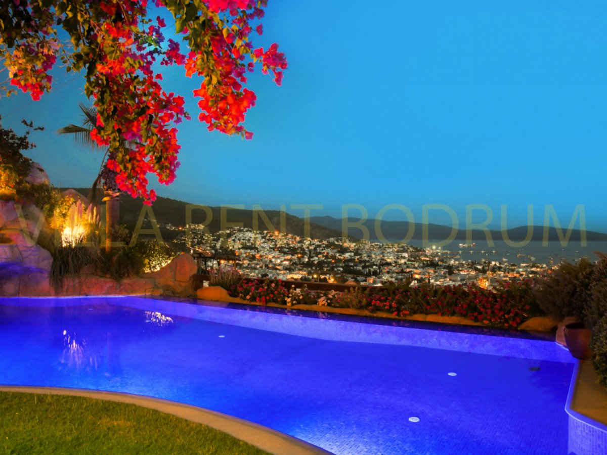 Bodrum Merkezde 3 Odalı Özel Havuzlu Müstakil Bahçeli Kiralık Yazlık Villa
