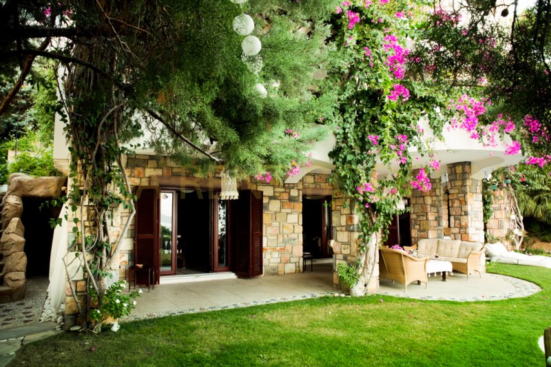 Bodrum Merkezde 3 Odalı Özel Havuzlu Müstakil Bahçeli Kiralık Yazlık Villa