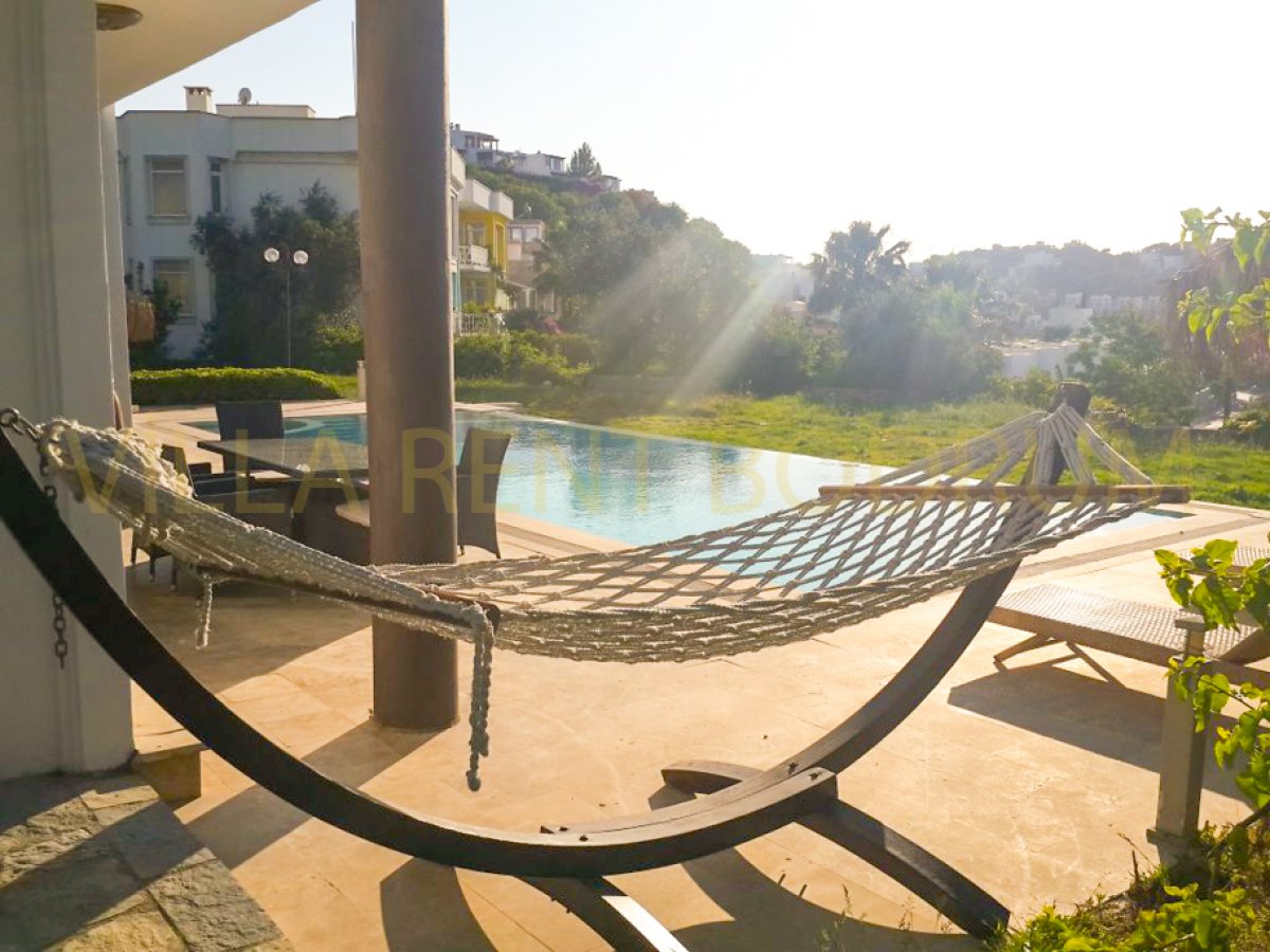 Bodrum Yalıkavak'ta 5+1 Doğa Ve Deniz Manzaralı Özel Havuzlu Kiralık Villa