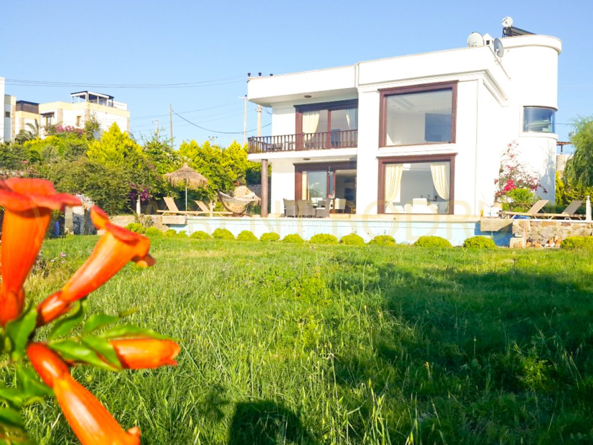 Bodrum Yalıkavak'ta 5+1 Doğa Ve Deniz Manzaralı Özel Havuzlu Kiralık Villa