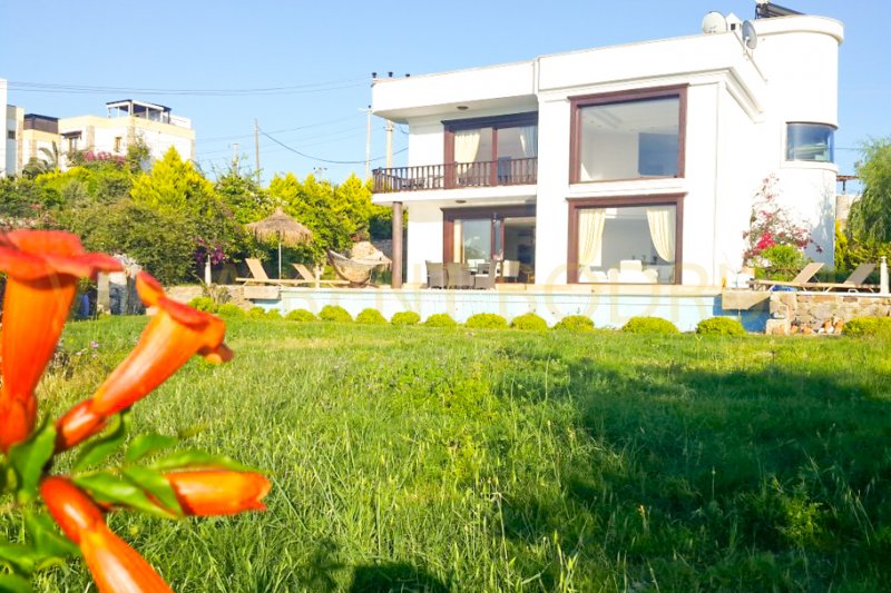 Bodrum Yalıkavak'ta 5+1 Doğa Ve Deniz Manzaralı Özel Havuzlu Kiralık Villa