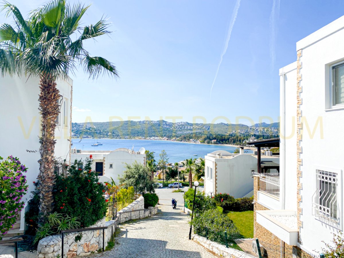 Bodrum Bitez'de 2+1 Ortak havuzlu site içerisinde Deniz manzaralı kiralık daire