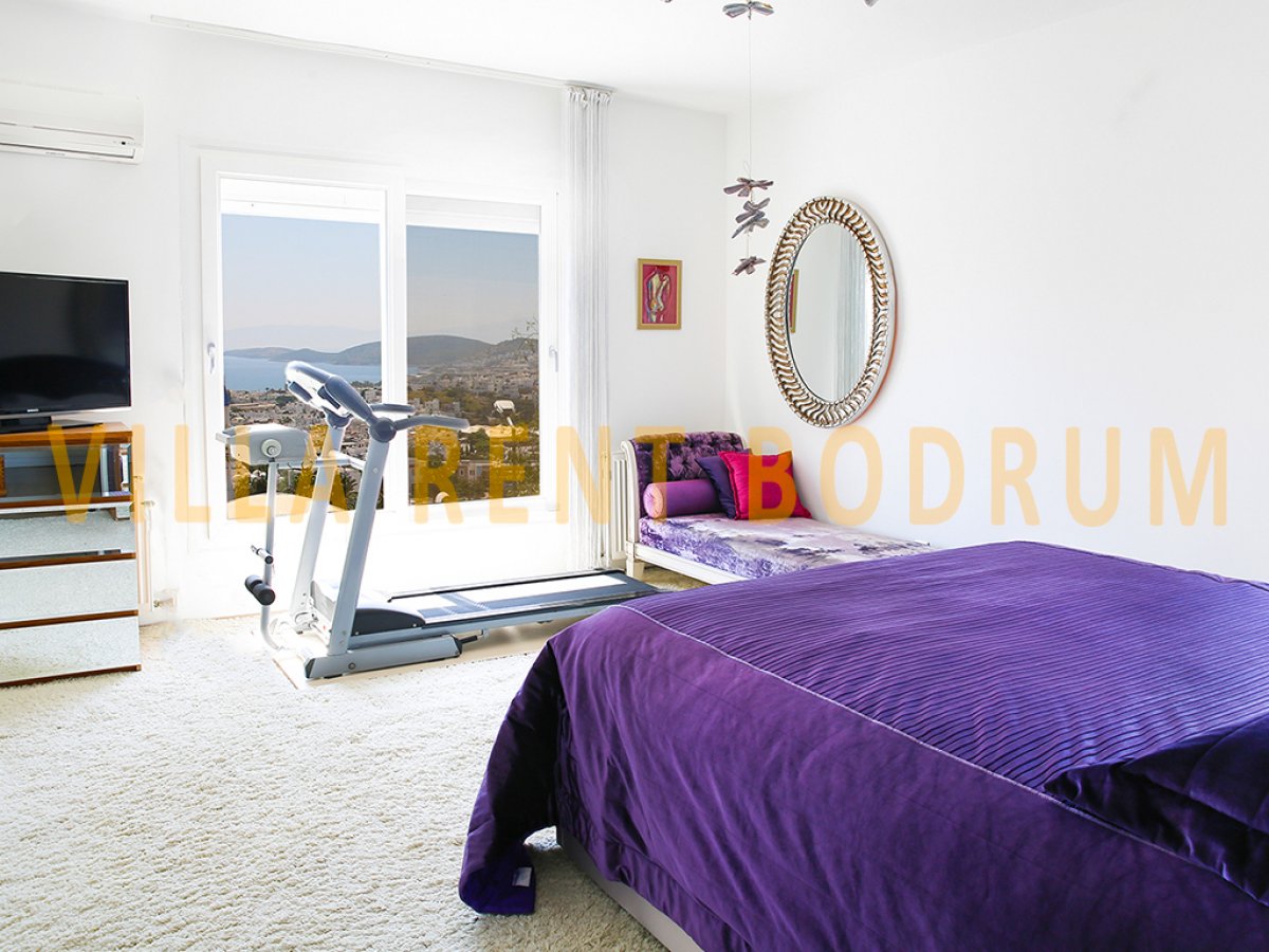 Bodrum Merkezde 5 Odalı Özel Havuzlu Villa