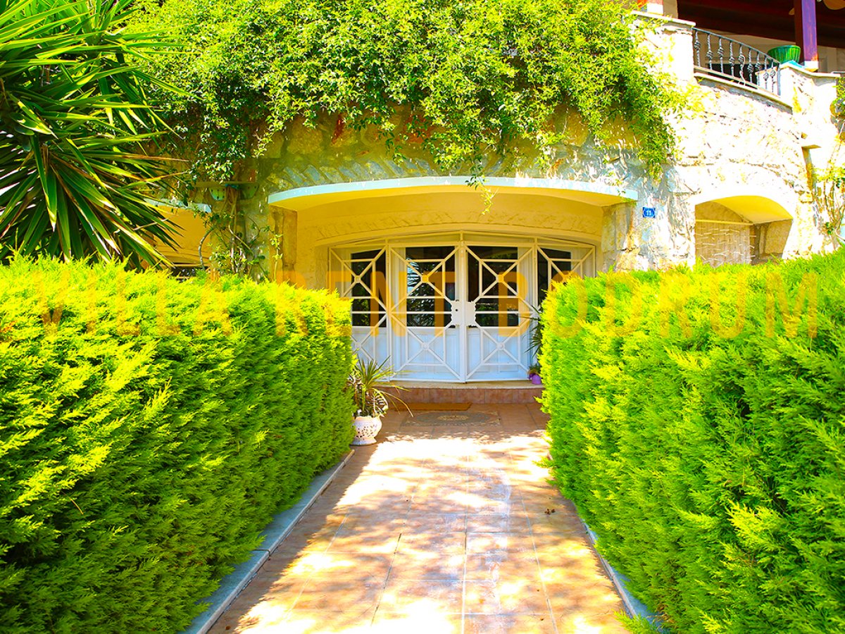 Bodrum Merkezde 5 Odalı Özel Havuzlu Villa