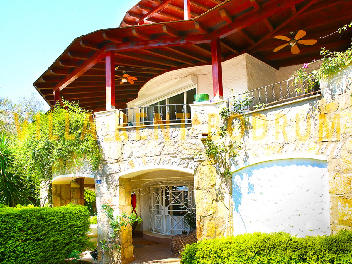 Bodrum Merkezde 5 Odalı Özel Havuzlu Villa