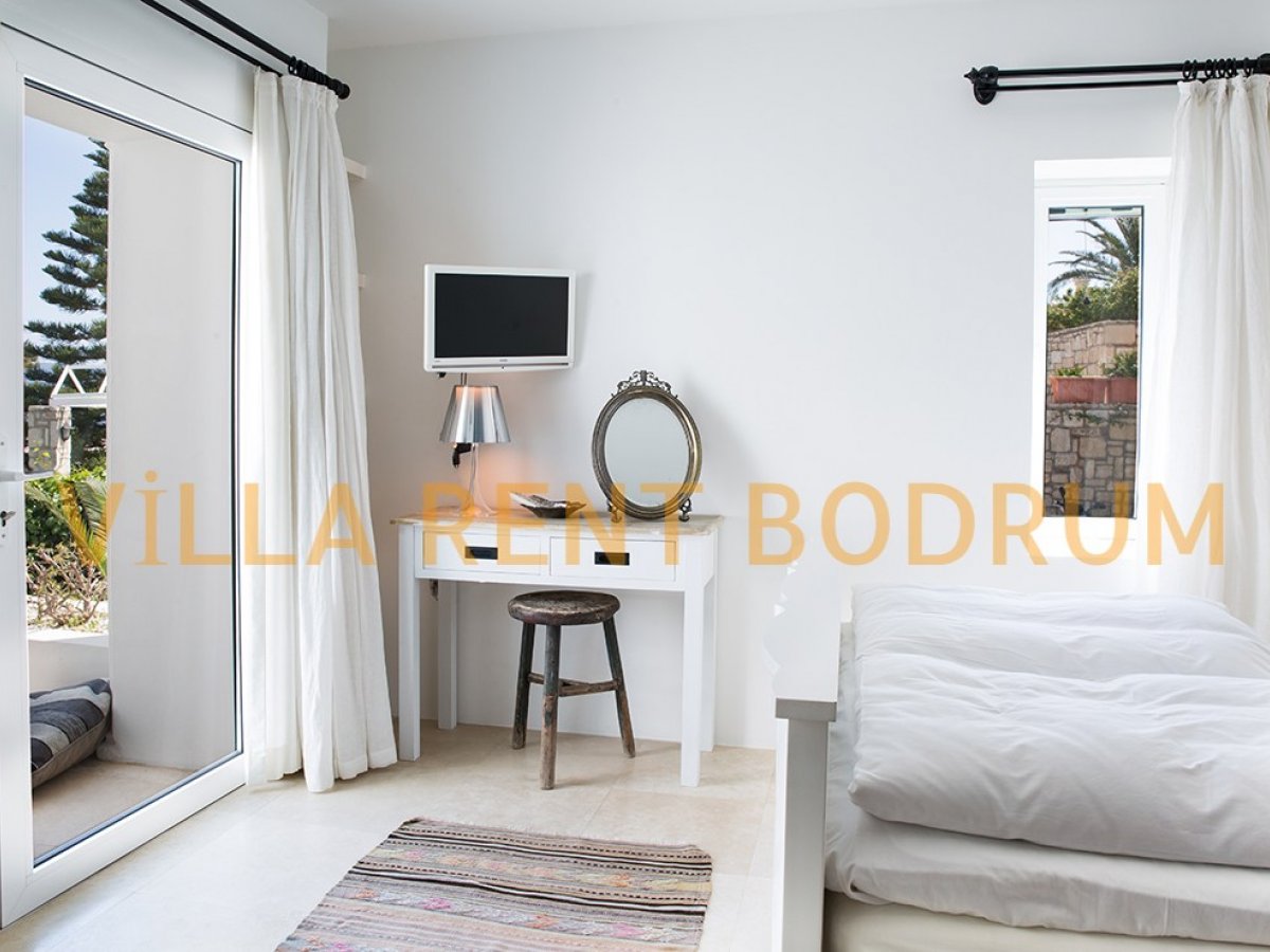 Bodrum Bardakçı'da 6 Odalı Deniz Manzaralı Villa