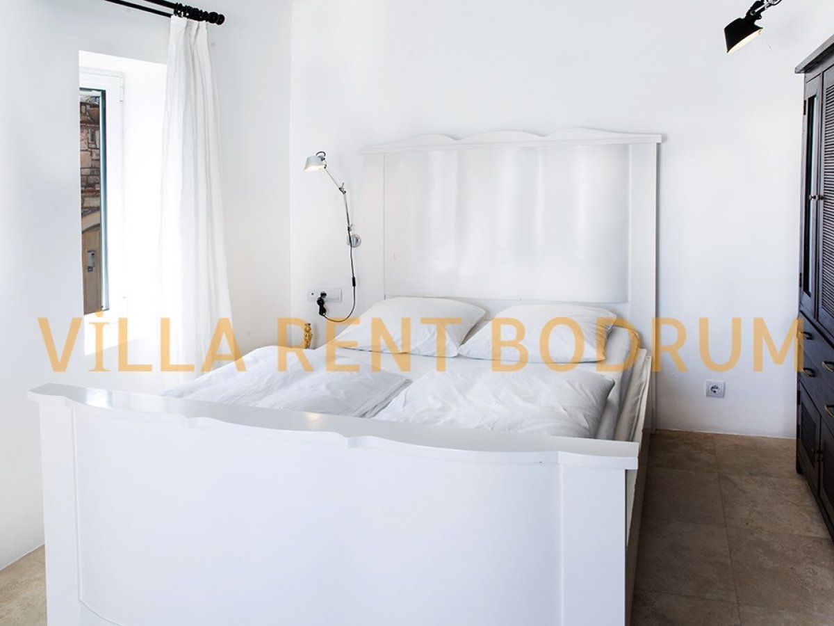 Bodrum Bardakçı'da 6 Odalı Deniz Manzaralı Villa