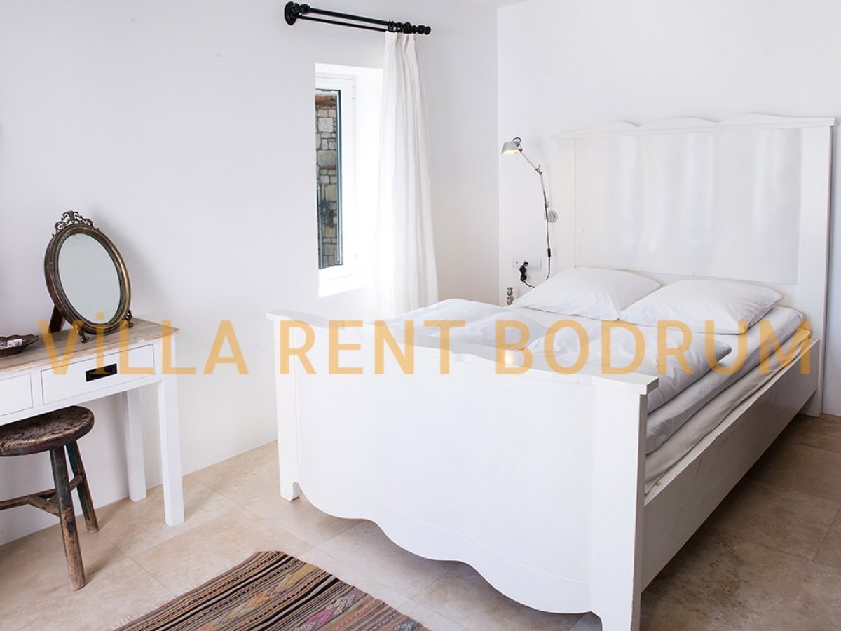 Bodrum Bardakçı'da 6 Odalı Deniz Manzaralı Villa