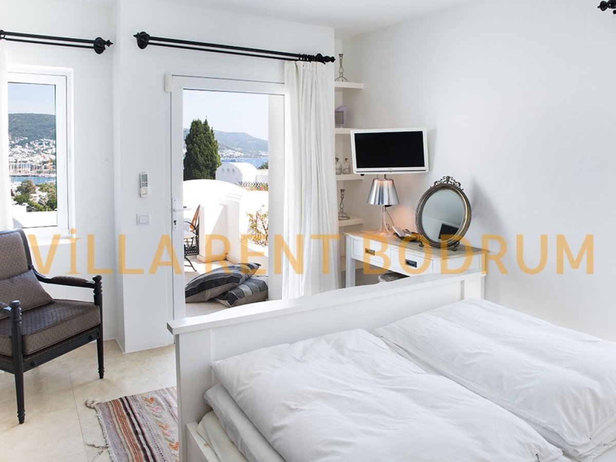Bodrum Bardakçı'da 6 Odalı Deniz Manzaralı Villa