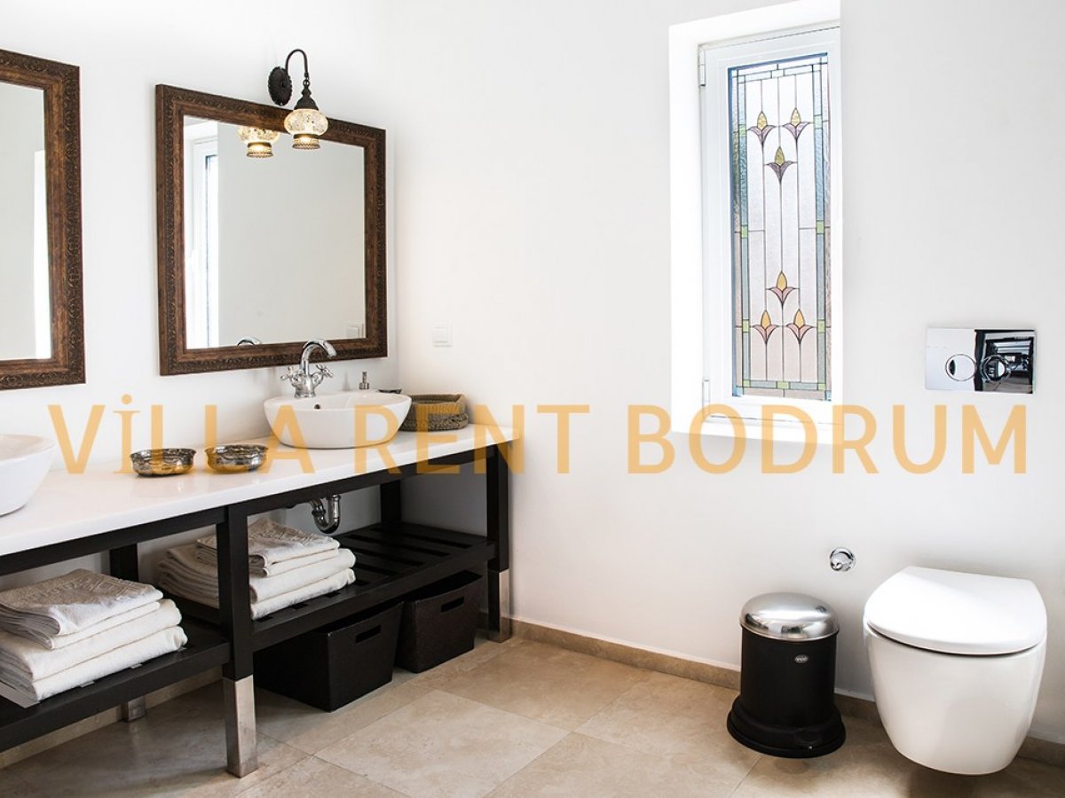 Bodrum Bardakçı'da 6 Odalı Deniz Manzaralı Villa