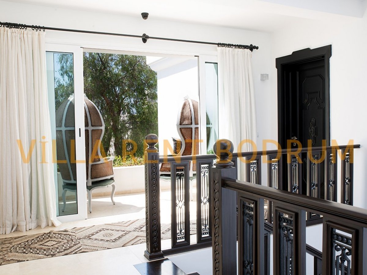 Bodrum Bardakçı'da 6 Odalı Deniz Manzaralı Villa