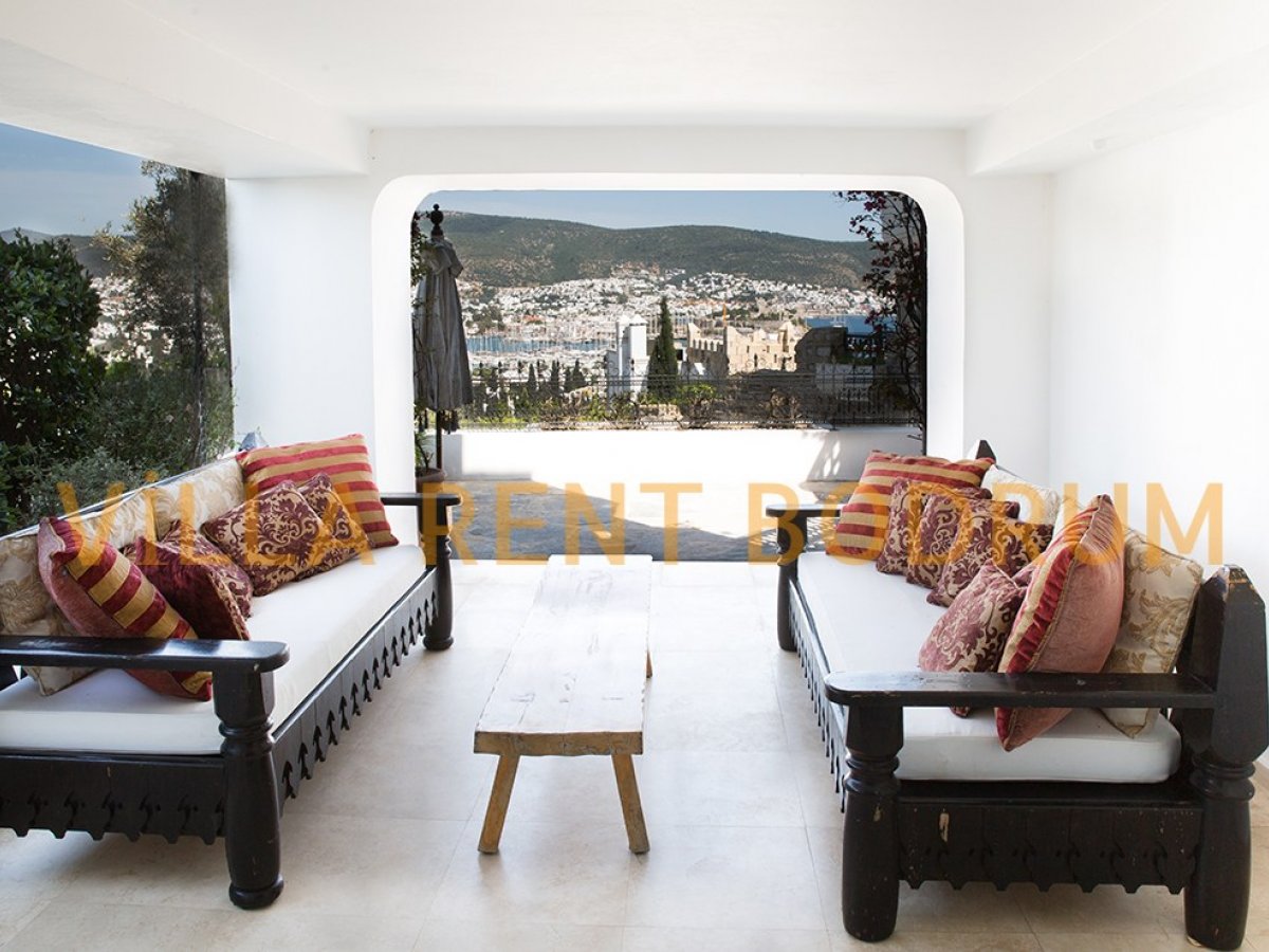 Bodrum Bardakçı'da 6 Odalı Deniz Manzaralı Villa
