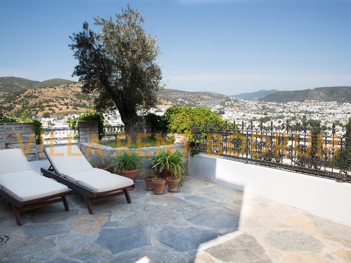Bodrum Bardakçı'da 6 Odalı Deniz Manzaralı Villa