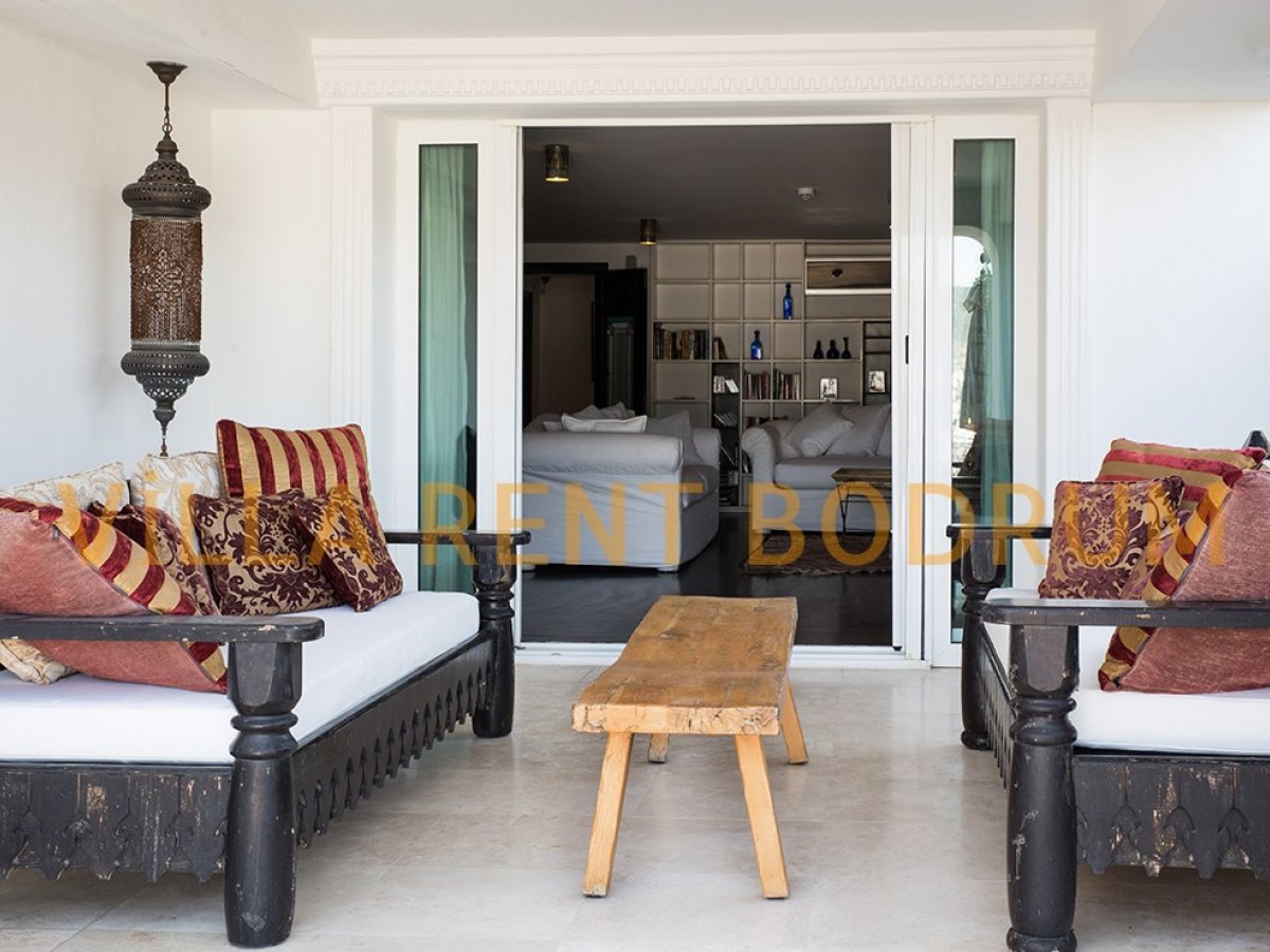 Bodrum Bardakçı'da 6 Odalı Deniz Manzaralı Villa
