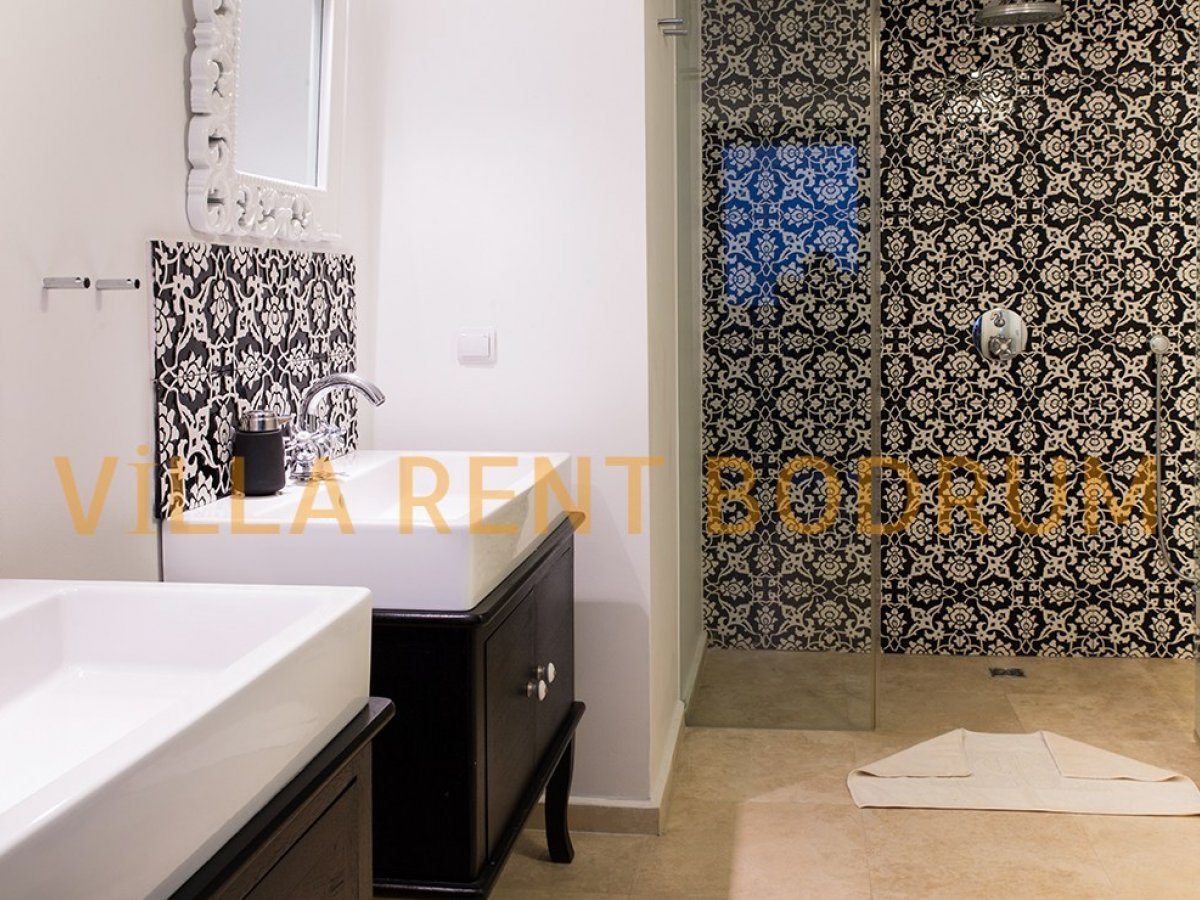 Bodrum Bardakçı'da 6 Odalı Deniz Manzaralı Villa