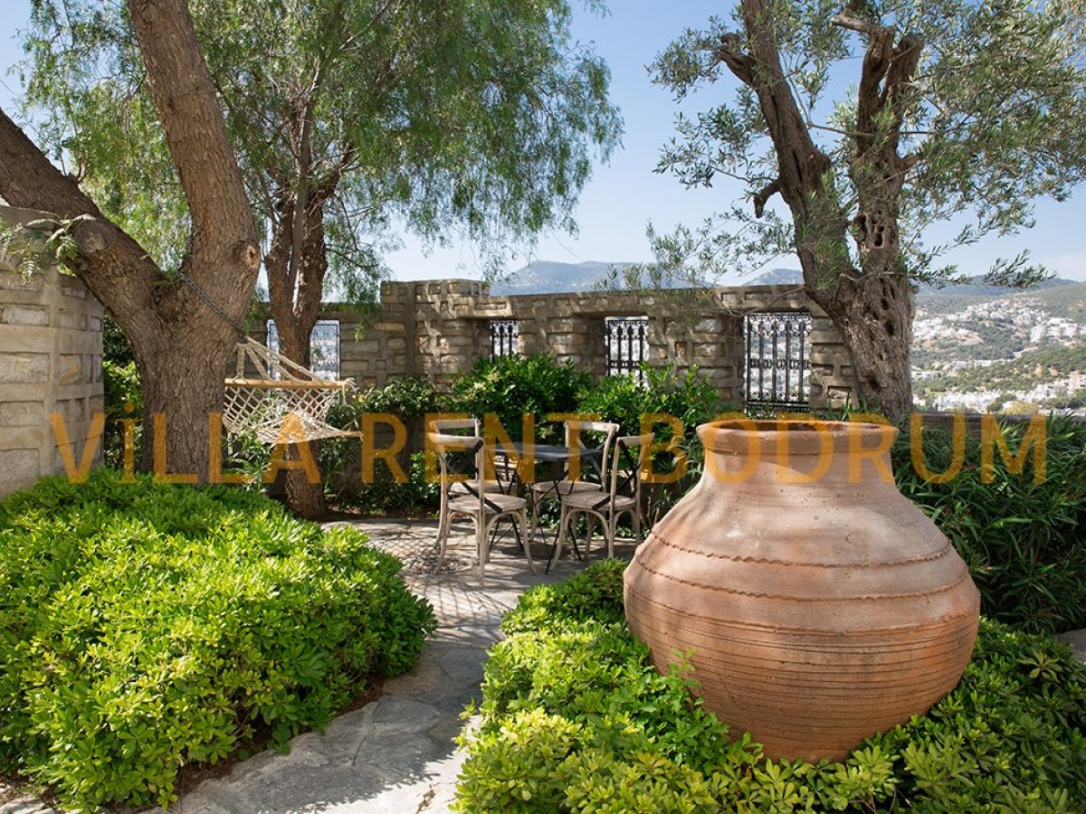 Bodrum Bardakçı'da 6 Odalı Deniz Manzaralı Villa