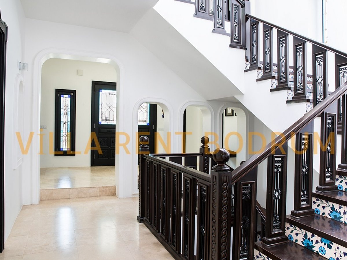 Bodrum Bardakçı'da 6 Odalı Deniz Manzaralı Villa