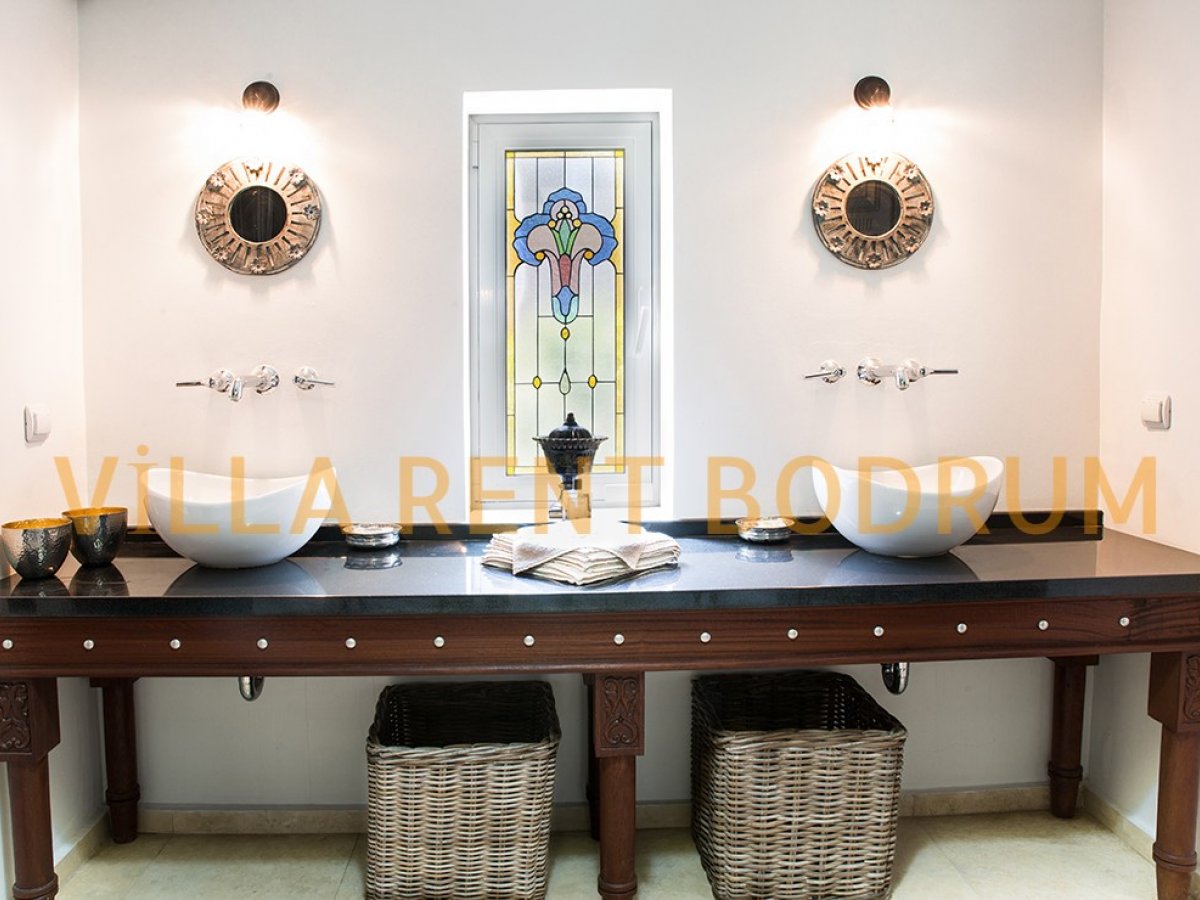 Bodrum Bardakçı'da 6 Odalı Deniz Manzaralı Villa