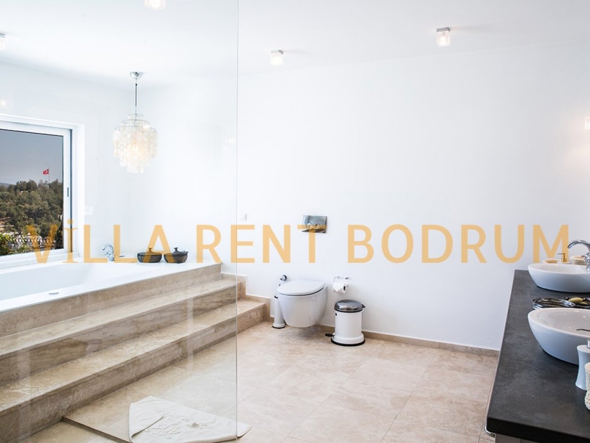 Bodrum Bardakçı'da 6 Odalı Deniz Manzaralı Villa