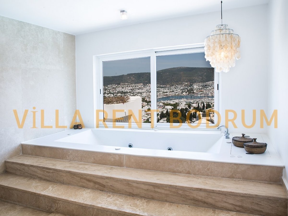 Bodrum Bardakçı'da 6 Odalı Deniz Manzaralı Villa