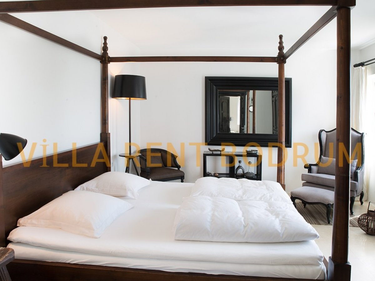 Bodrum Bardakçı'da 6 Odalı Deniz Manzaralı Villa