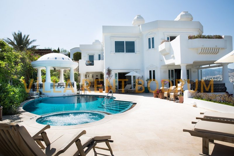 Bodrum Bardakçı'da 6 Odalı Deniz Manzaralı Villa